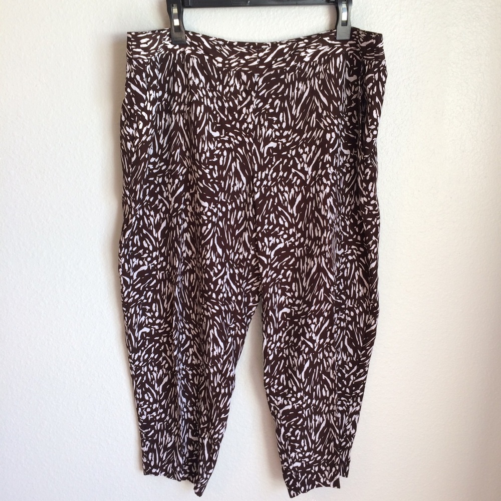 Liz Claiborne Brown & White Cropped Pants